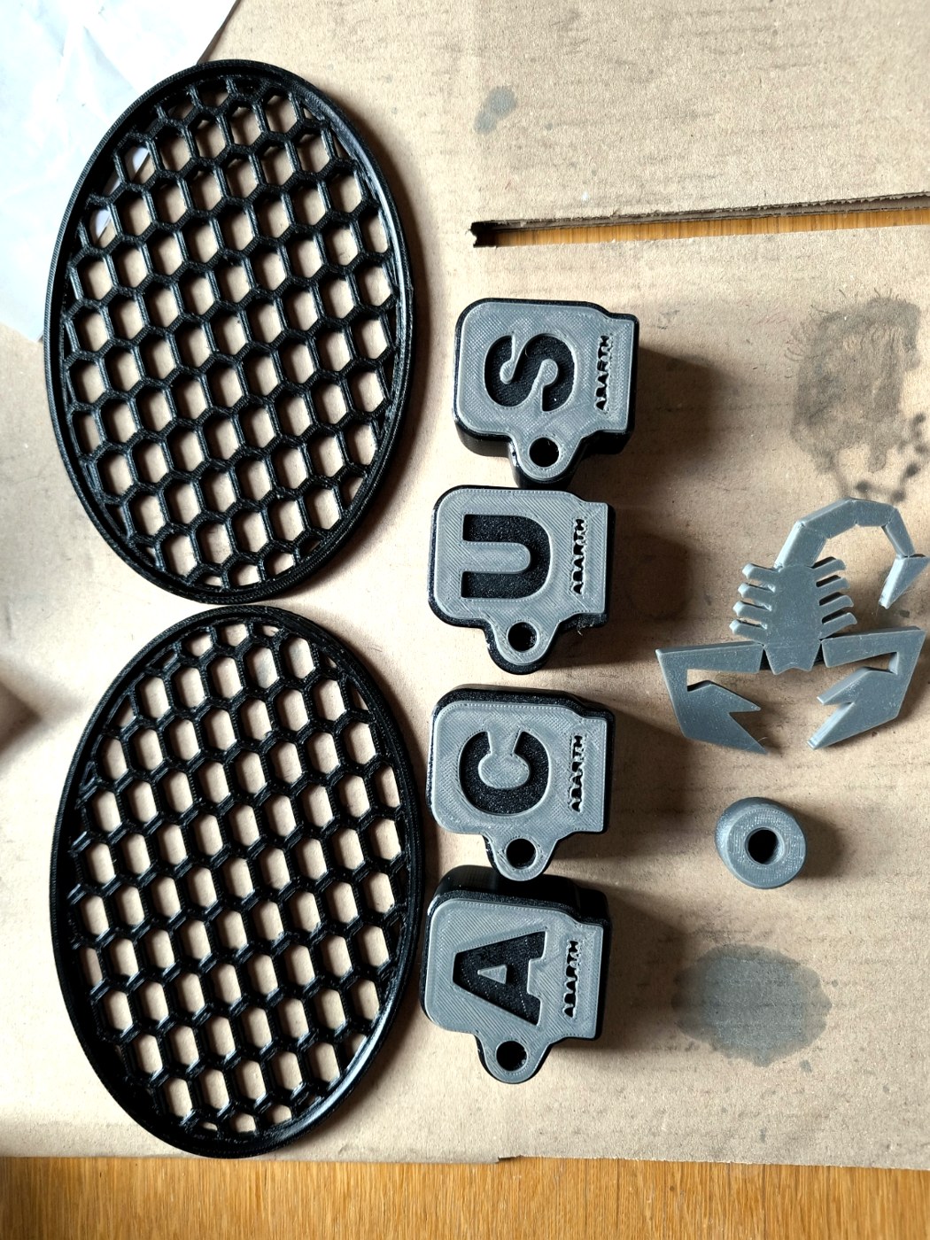 3D-gedruckte Lüftungsgitter mit Perforation – Funktionsteile